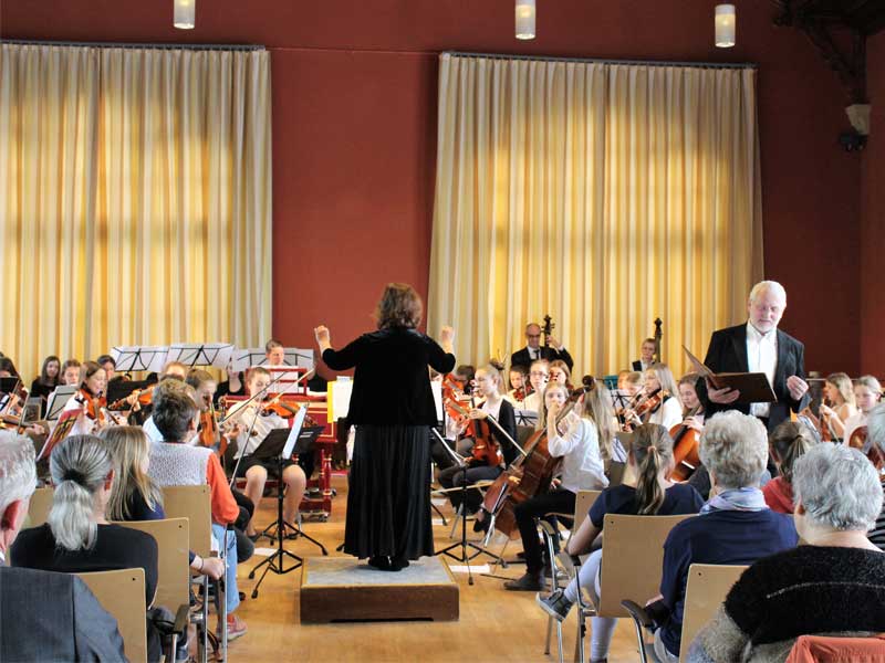 grosses-Streichorchester-klein Großes Bläserensemble